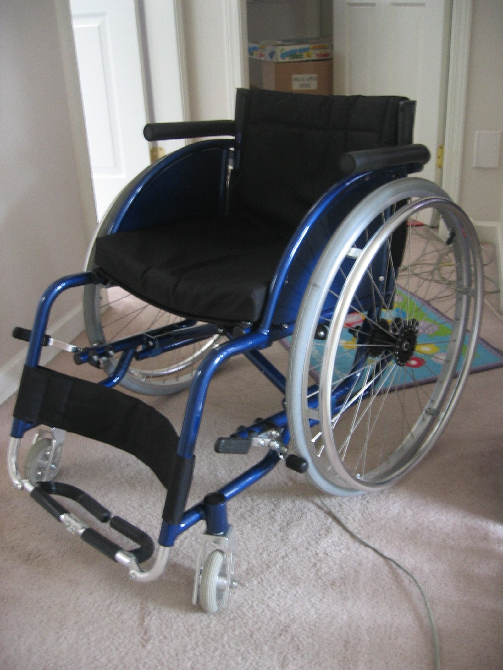 Ultra-Lightweight Foldable Aluminum Wheelchair - Image 2